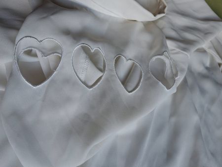 Chemise dos ajouré par 6 cœurs taille S marque Forever 21