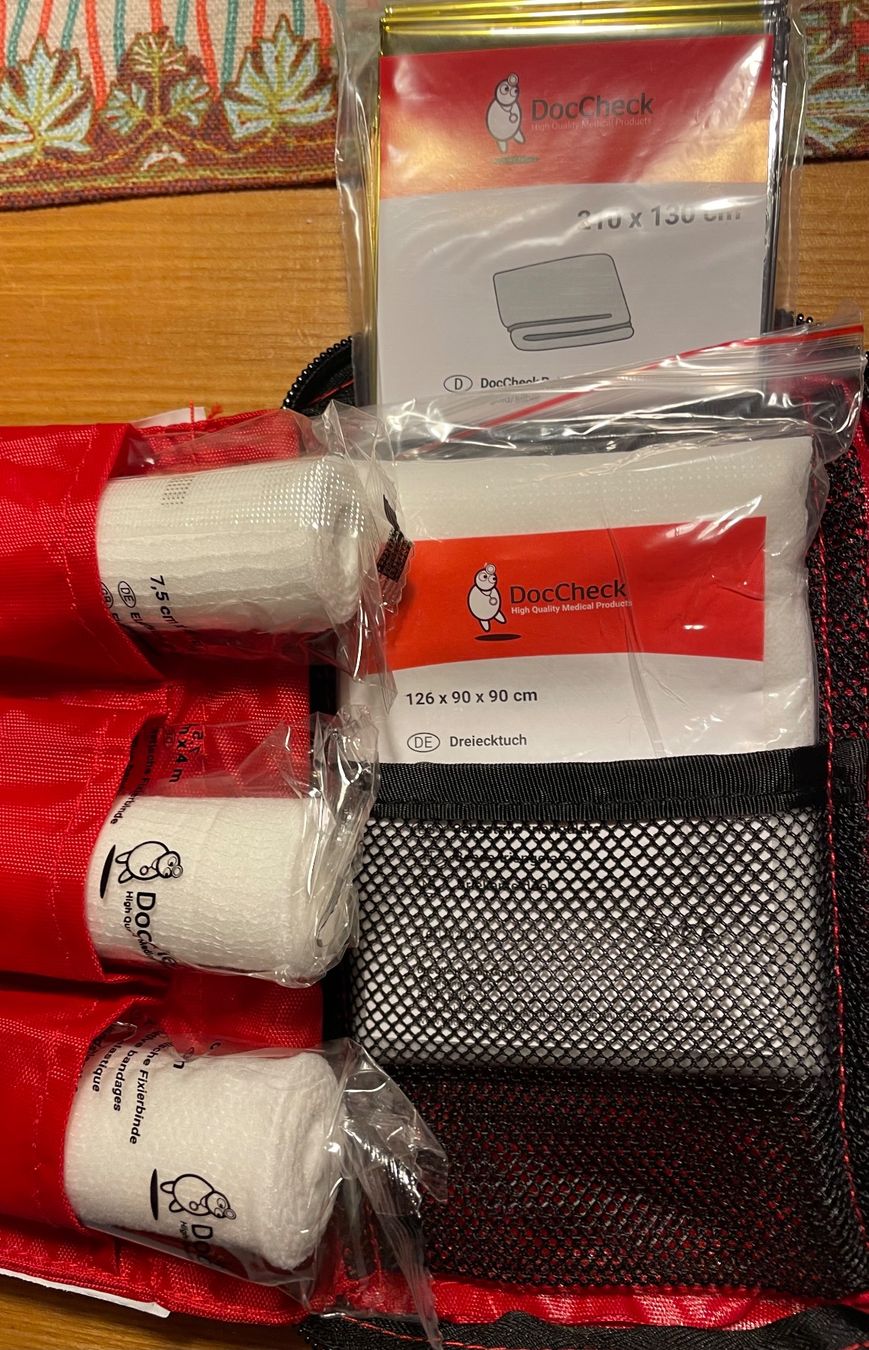 Kit di pronto soccorso: Notfall Apotheke / Verbandset – Usato da Wald ZH venduto da ukulele77 4