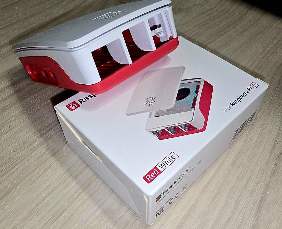 Elettrodomestici da cucina: Raspberry Pi Official 5 case with fan, inkl. Versandkosten – Usato da Kappel SO venduto da Bachmae06