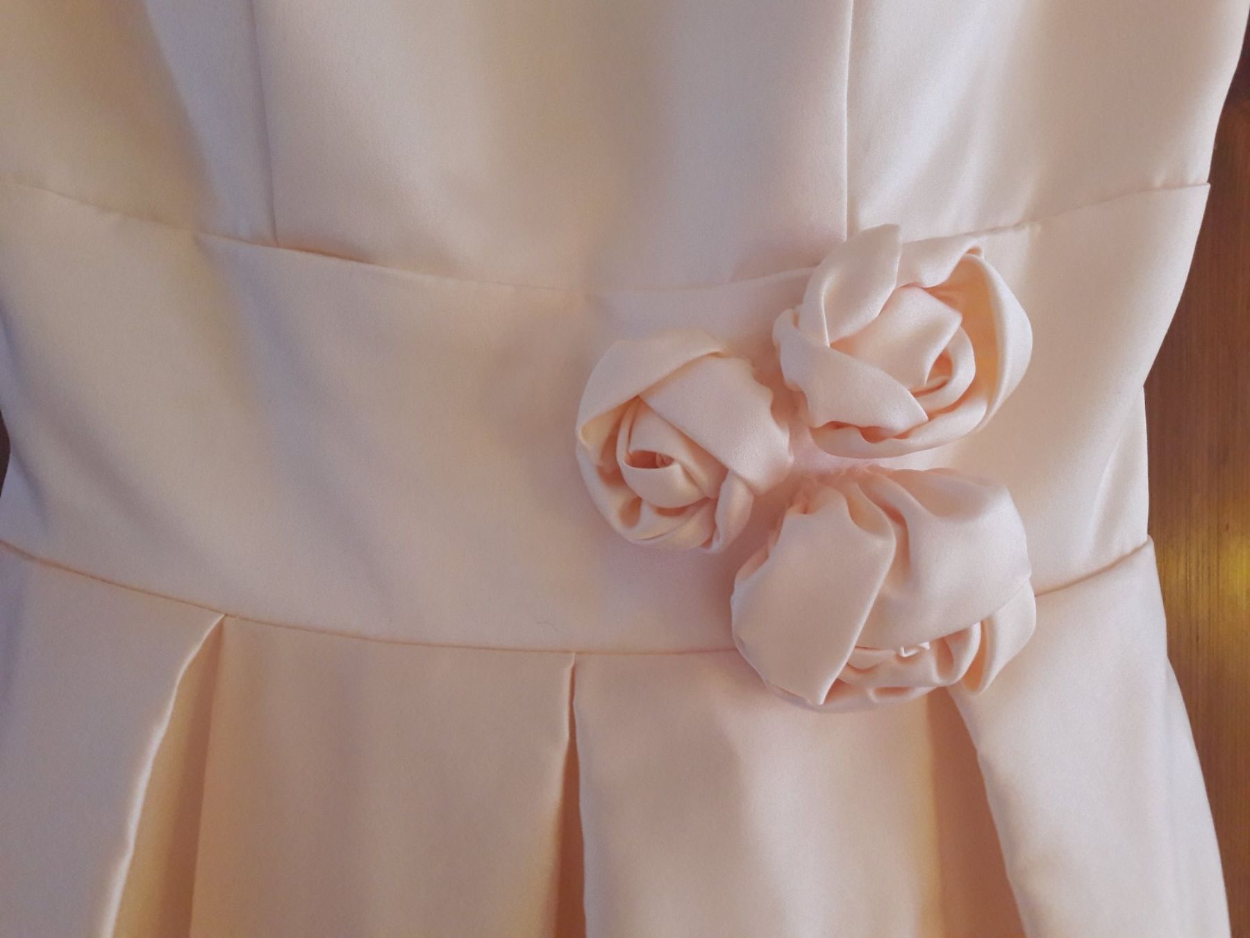Kleider: KLEID - FESTKLEID -  Lang mit BLUME - Creme-Farbe - ca. 32 – Gebraucht aus Luzern von miocarobabbonetoscan