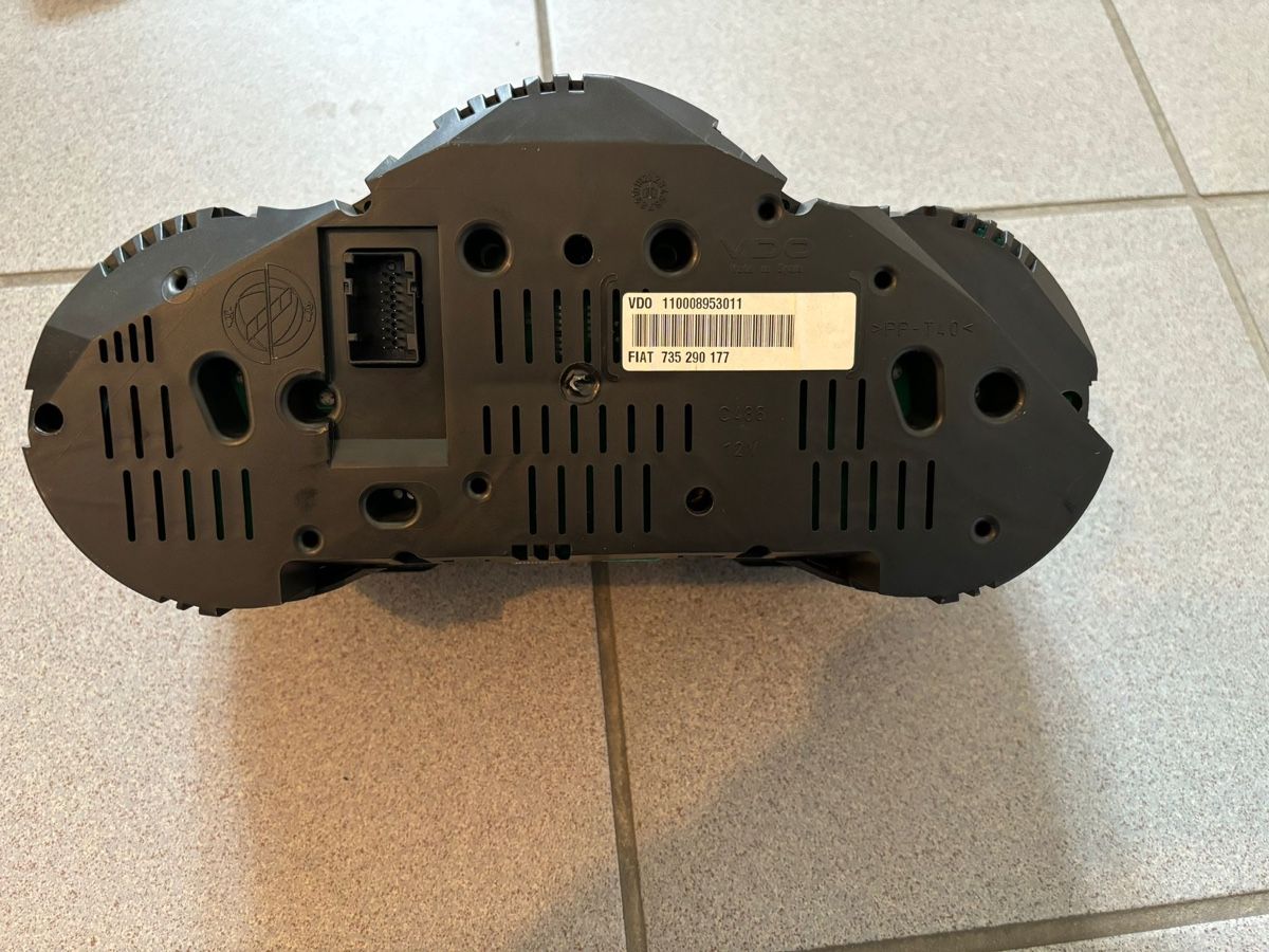 Alle Autoersatzteile: Alfaromeo 147 jg 2003 Tachmeter, Tacho – Gebraucht aus Engelburg von tho_lv8y 2