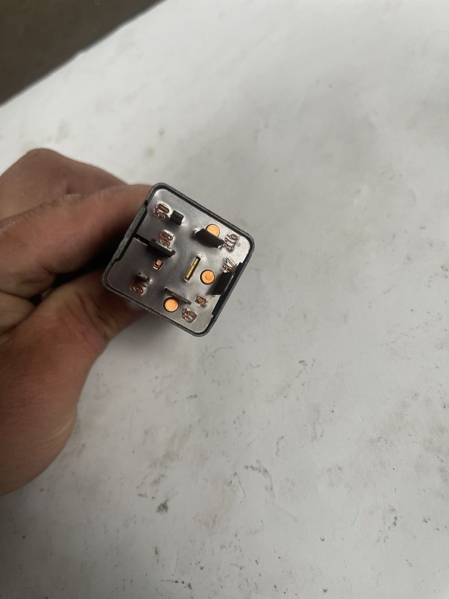 Componenti elettronici: Oldtimer Relais für Porsche – Usato da Altbüron venduto da Garage-Bulak 2