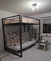Hochbett JOGUI 140×200 cm – Metall schwarz, mit Treppe