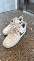 Chaussures Nike Air Force 1 blanc serpent