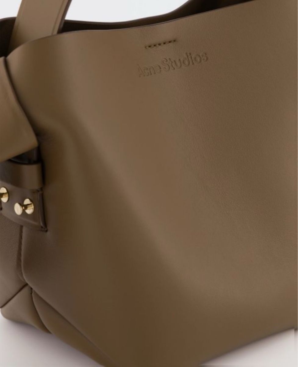 Acne Studios Borse: Acne studios Musubi camel bag – Usato da Schönried venduto da theapplew 3