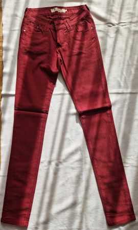 Weinrote lange Damenhose