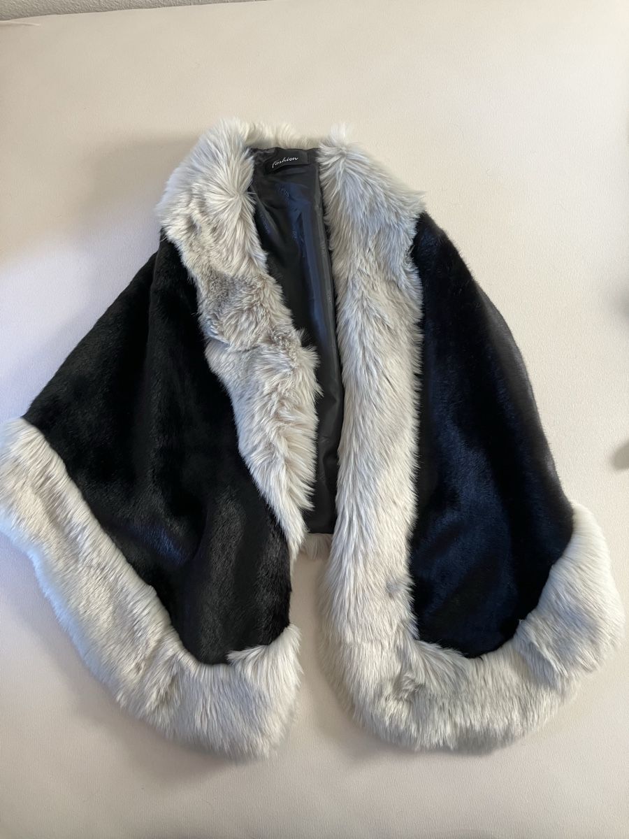 Jacken: Pelzumhang Jacke – Neu (gemäss Beschreibung) aus Emmenbrücke von nne_hm9j 3
