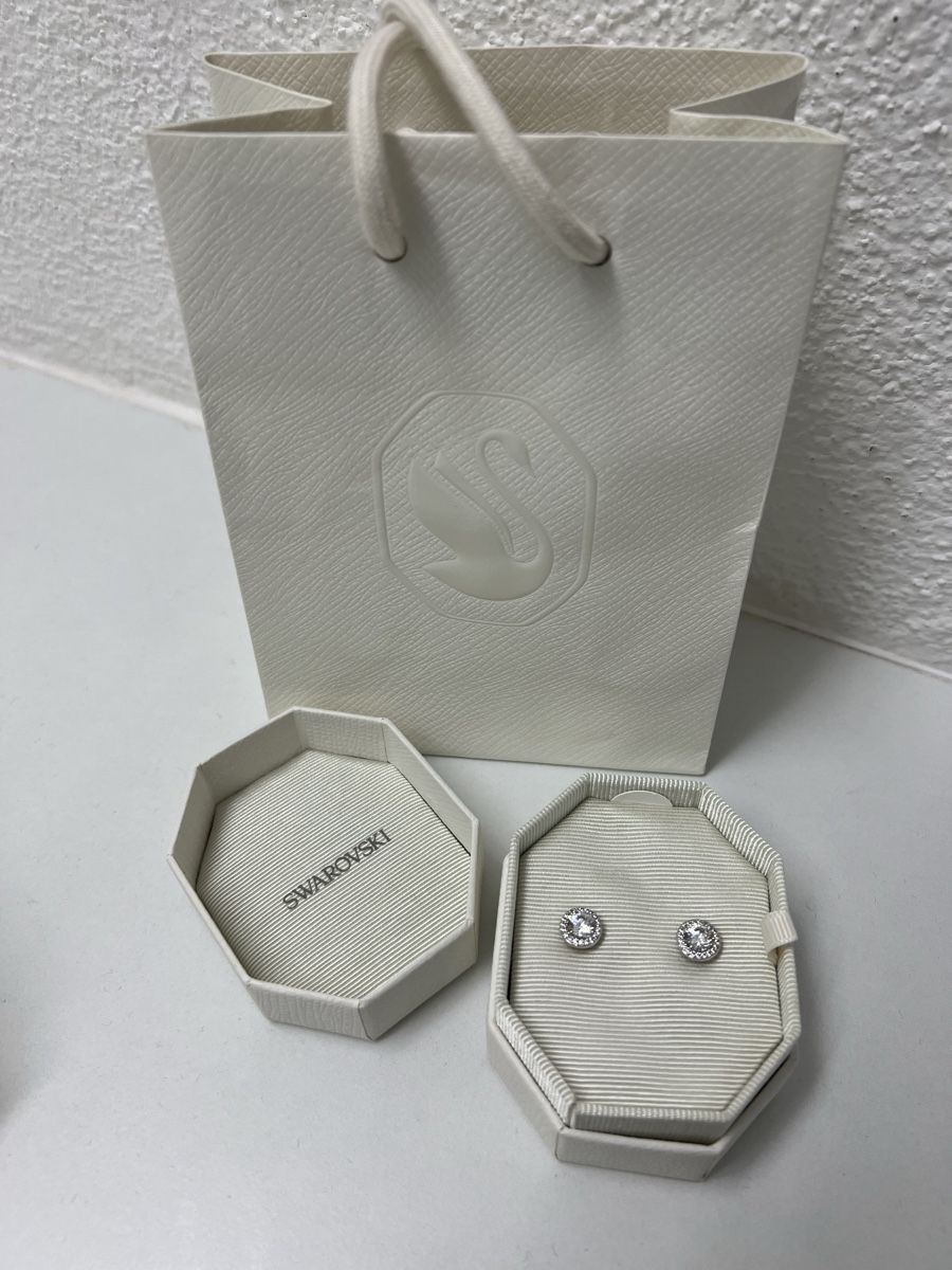 Swarovski Orecchini pendenti & Orecchini a lobo: Swarovski Ohrringe NEU und Originalverpackt – Nuovo e nell'imballaggio originale da Jona venduto da n.ferrari