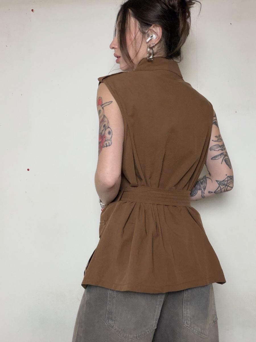 Gilet & Giacche senza maniche: Belted Vest with pockets Brown Size 42 – Usato da Knonau venduto da Grapesvintage 1
