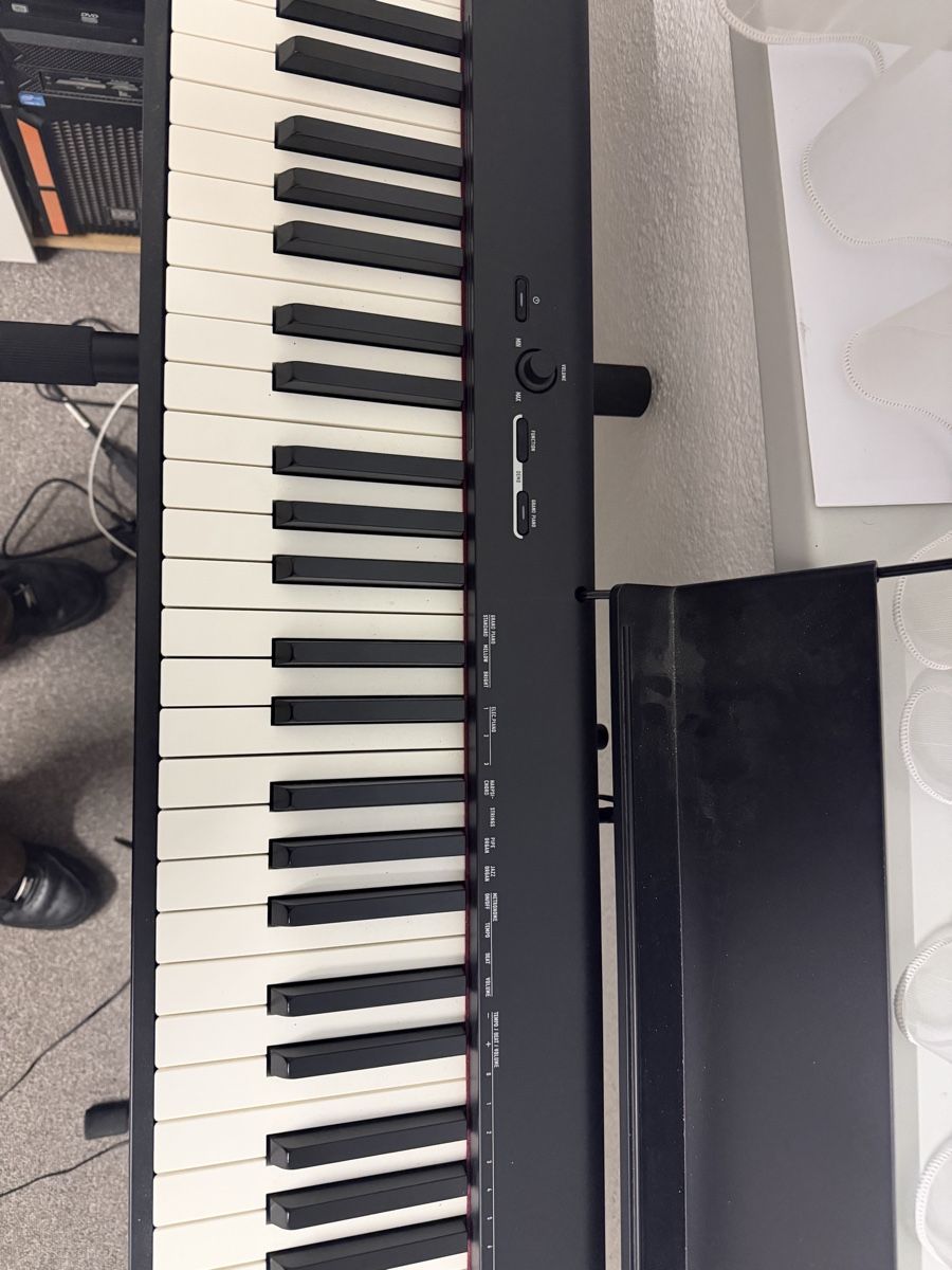Strumenti musicali: Keyboard  – Usato da Romanshorn venduto da Honeyloops-1993