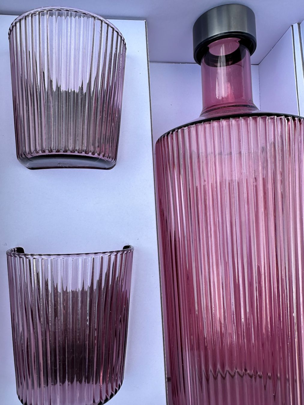 Caraffe: Karaffe mit zwei Gläsern von Veau – Nuovo e nell'imballaggio originale da Liestal venduto da Ballerino01 1