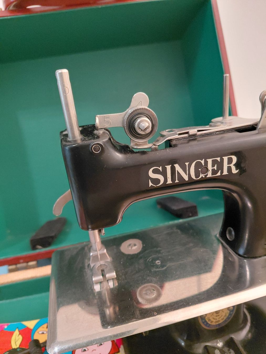 Singer Macchine da cucire: antike Kindernähmaschine SINGER – Usato da Zürich venduto da Rosys 4