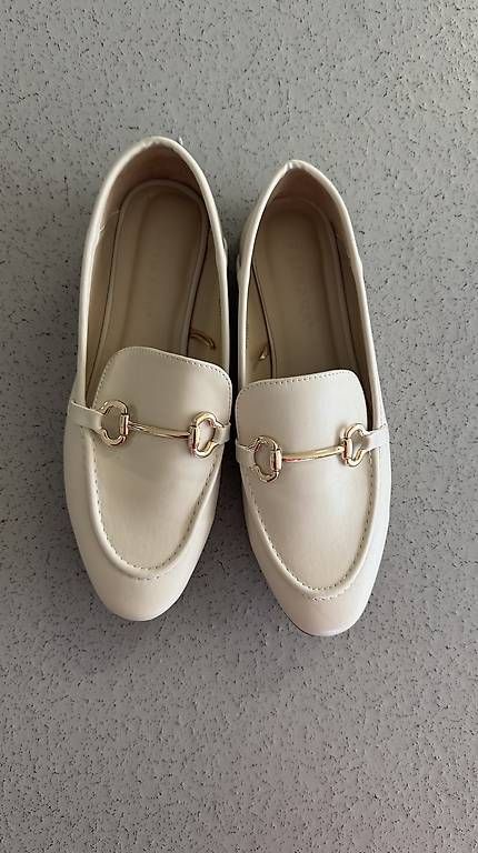 Damenschuhe: Beige Loafers - Gr. 37 - NEU – Gebraucht aus Schlieren von _lgv