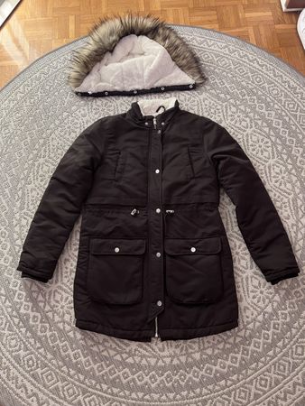 Warme schwarze Jacke Größe: 164
