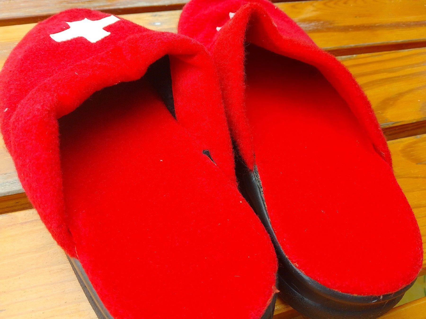 Scarpe da uomo: Hausschuhe mit Schweizerkreuz, Grösse 40, neu – Nuovo (secondo la descrizione) da Kesswil venduto da mie_g89p 2