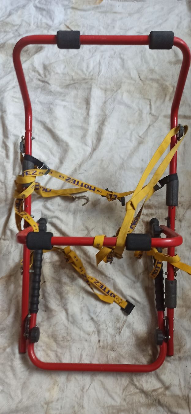 Ersatzteile: Porte-vélo rouge réglable  – Gebraucht aus Leysin von mostroboy 2