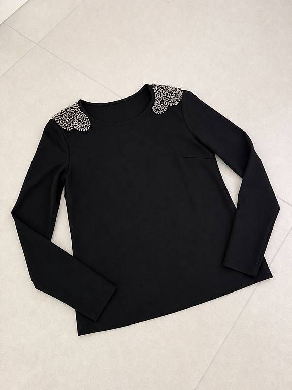 Top: Top Gr. S mit veredelten Schulterdetails – Usato da Merlischachen venduto da GlamGarb