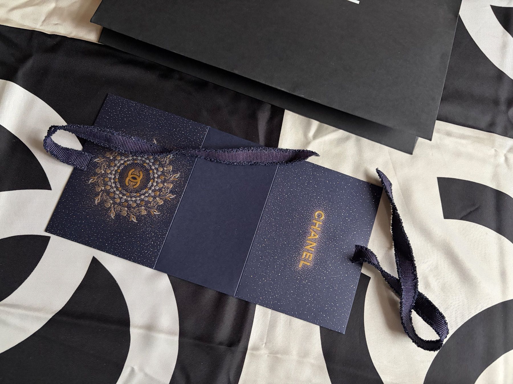 Chanel Altro in Decorazioni & Accessori: CHANEL WINTER CONSTELLATION Dekorative Schachteln – Nuovo e nell'imballaggio originale da Interlaken venduto da Bona55 2