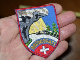 VINTAGE Badge BRÜNIGPASS nos ST. GALLER STICKEREI