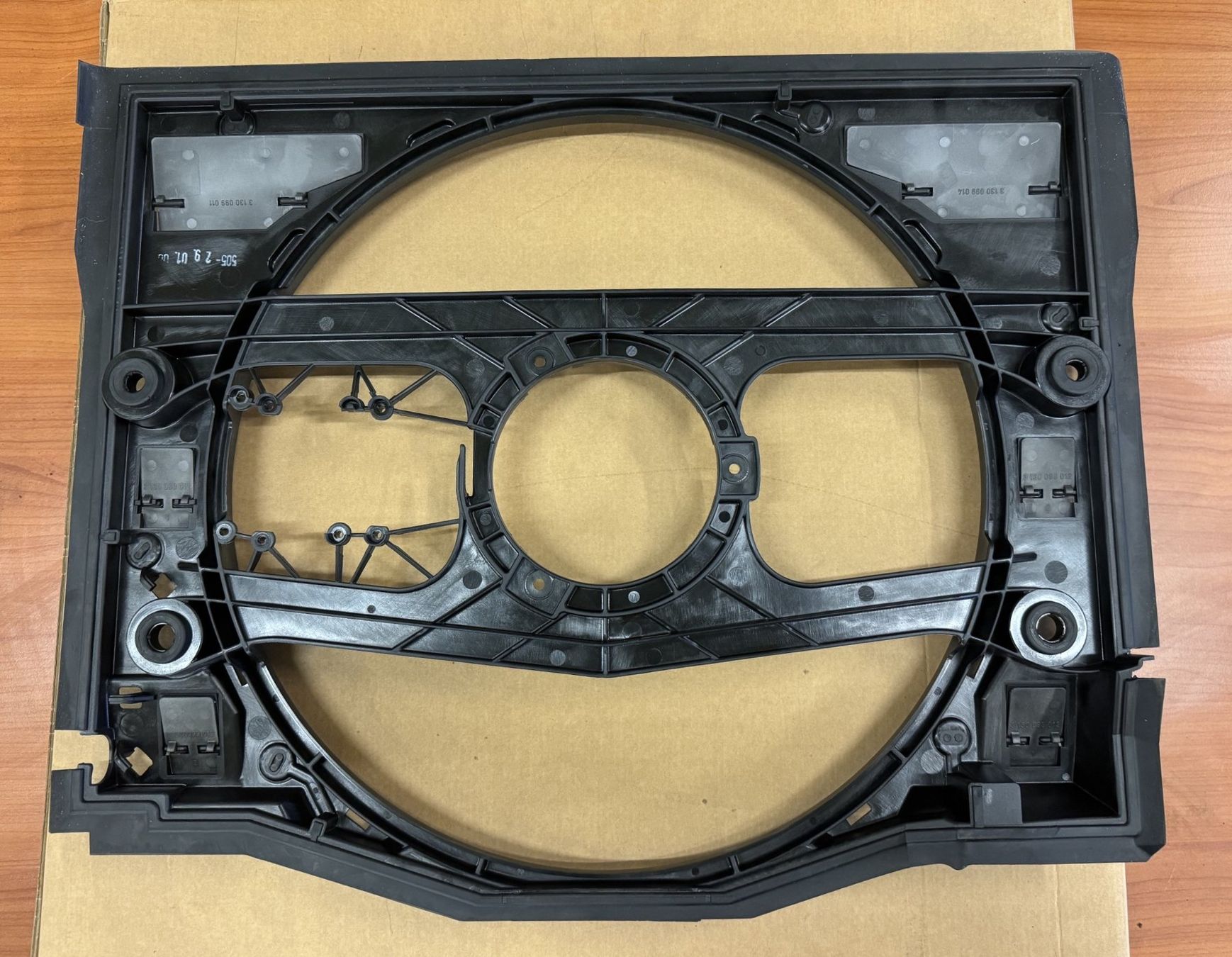 BMW Tutti pezzi di ricambio auto: BMW Série 3 E46 support de ventilateur – Nuovo (secondo la descrizione) da Satigny venduto da rfo59 5