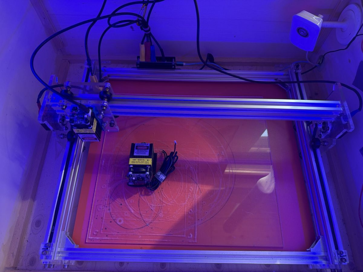 Tutti gli attrezzi: Laser Engraver / Cutter, 2 Köpfe – Usato da Egnach venduto da Utilis 3