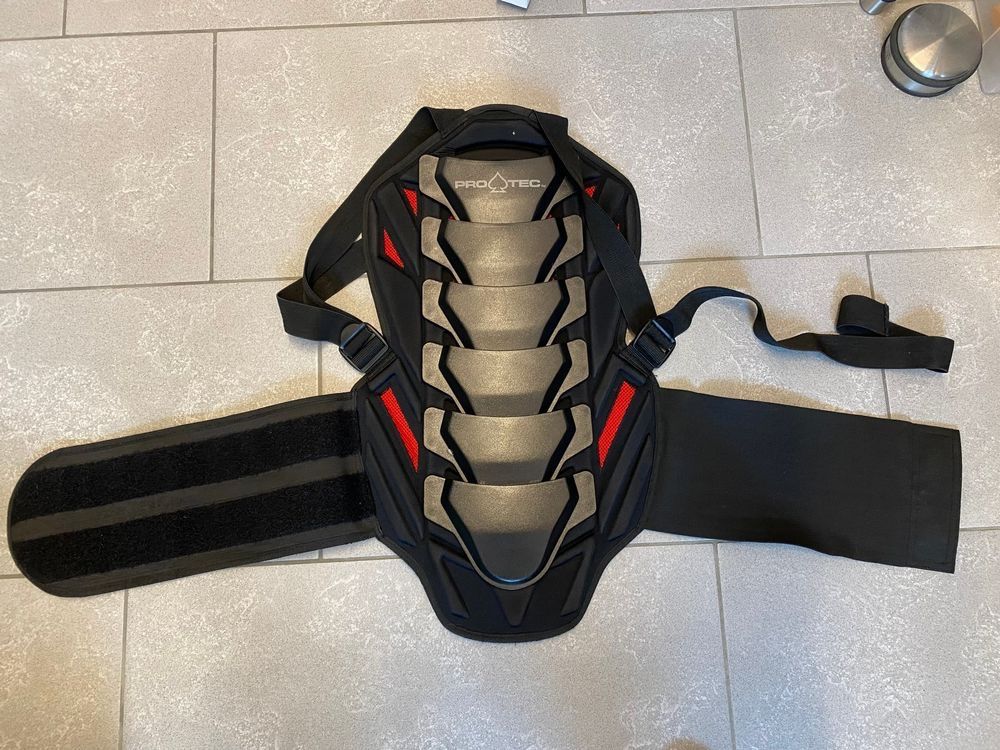 Protections: Snowboard Rückenprotektor – Fast wie neu! – D'occasion à Sissach par Diegobm
