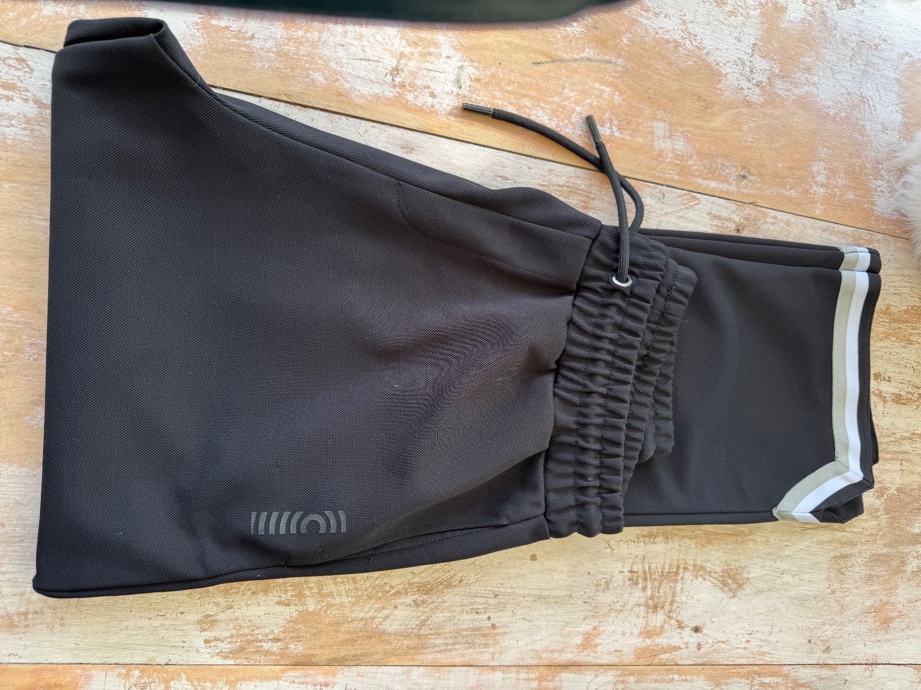 Pantaloni: Trainerhose Gr 40 – Usato da Visp venduto da Pastis