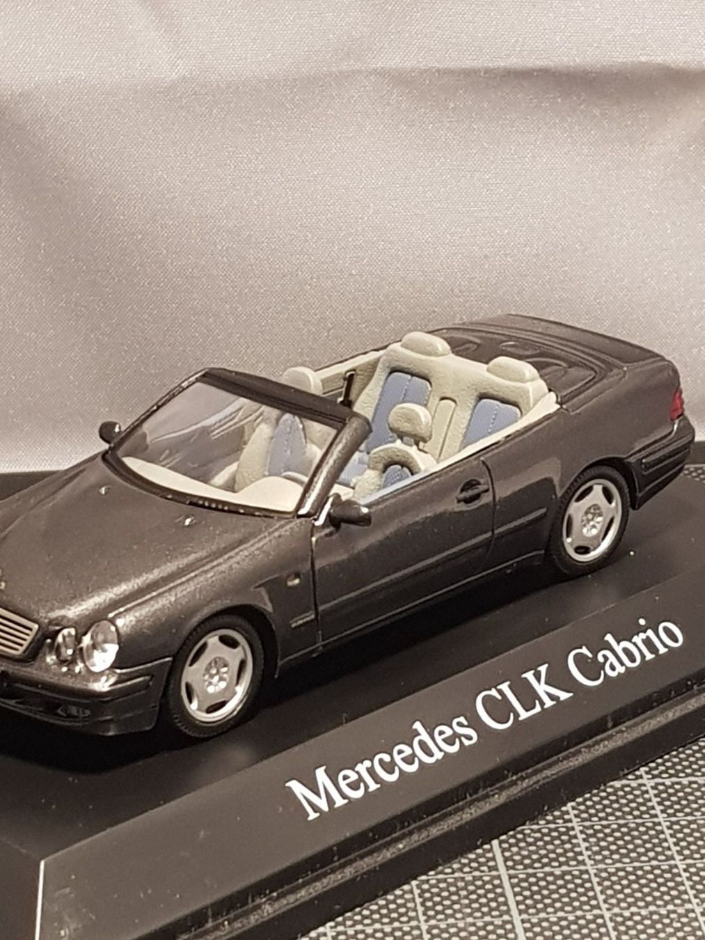 Mercedes-Benz Modellini d'auto: Mercedes CLK Cabrio – Nuovo e nell'imballaggio originale da Chézard-St-Martin venduto da AlPat-Collections 2
