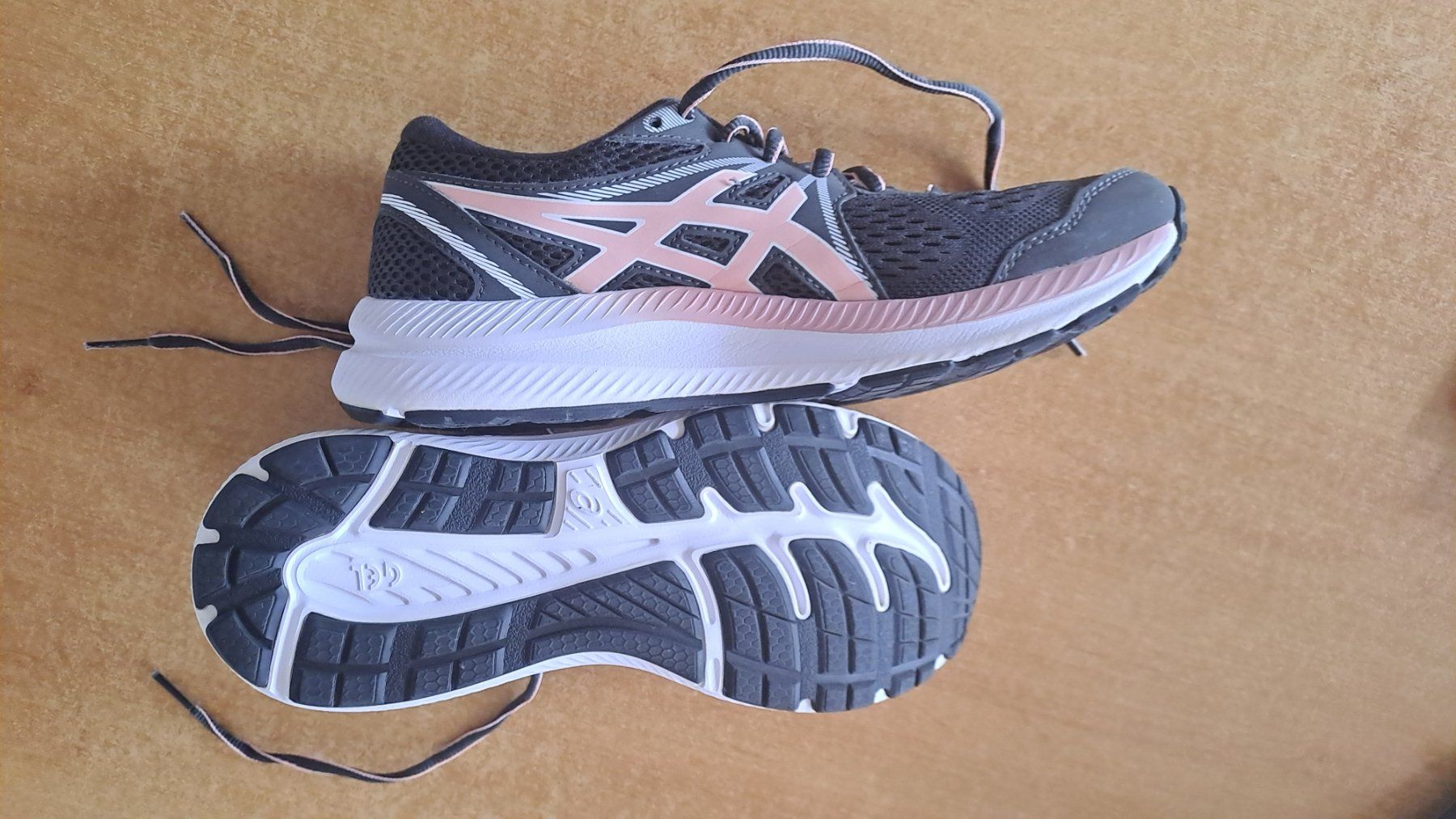 Scarpe da donna: Chaussures de sport Asics – Usato da Renens VD venduto da Pflea 1
