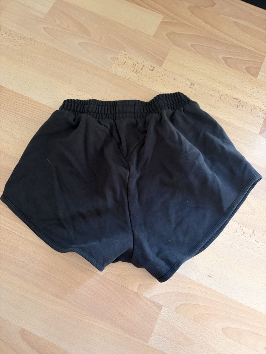 Gymshark Hosen: Gymshark Shorts – Gebraucht aus Pfäffikon ZH von she_qkn2 1