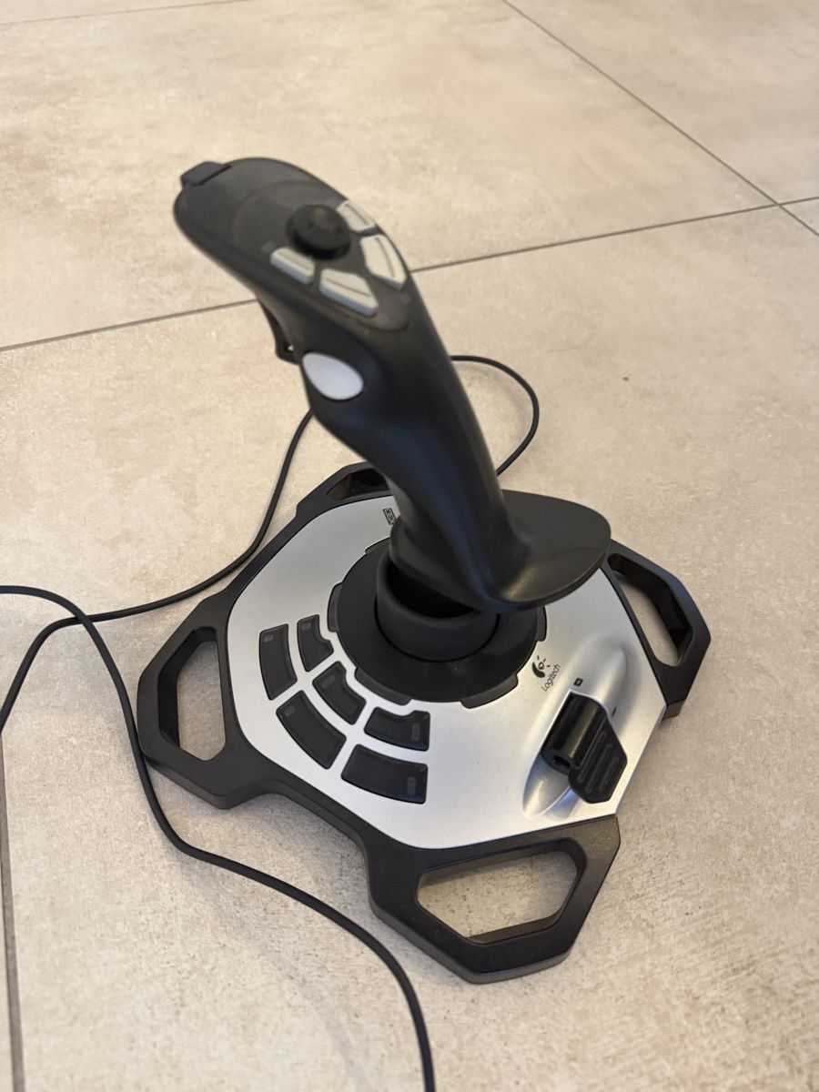 Logitech Controller: Joystick Logitech Extreme 3D Pro USB pour PC  – Usato da Courtételle venduto da Fiacuzzo 1