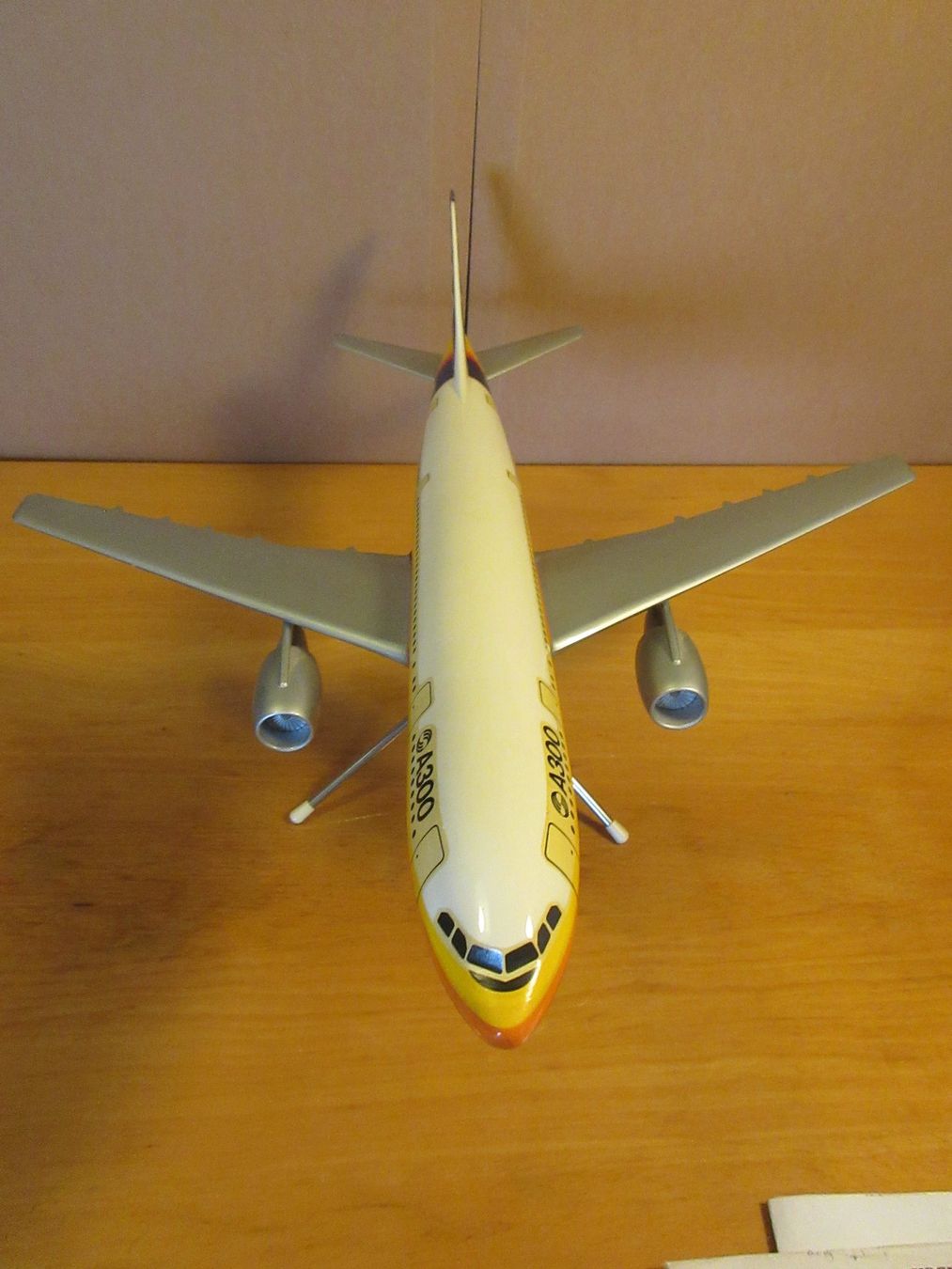 Airbus Kits de montage: Flugzeugmodell Airbus A300,  M : 1/100 – D'occasion à Uster par djet5_vs 5