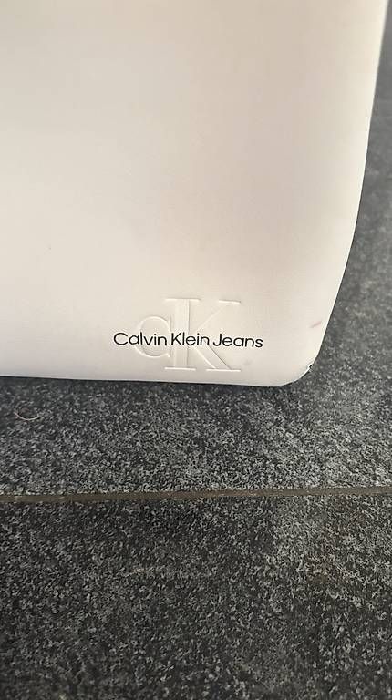 Borse da donna: Borsetta Calvin Klein Jeans – Usato da Losone venduto da gio_qy8z 2