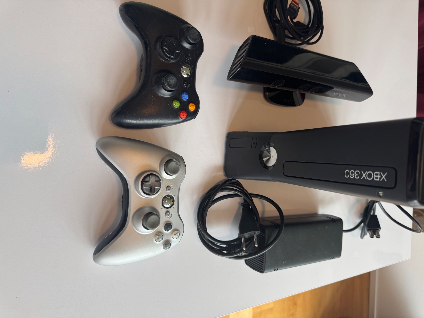 game&watch Console: Xbox 360 Slim - Konsole mit 2 Controller + 5 Spiele – Usato da Pfäffikon ZH venduto da MM8619 2