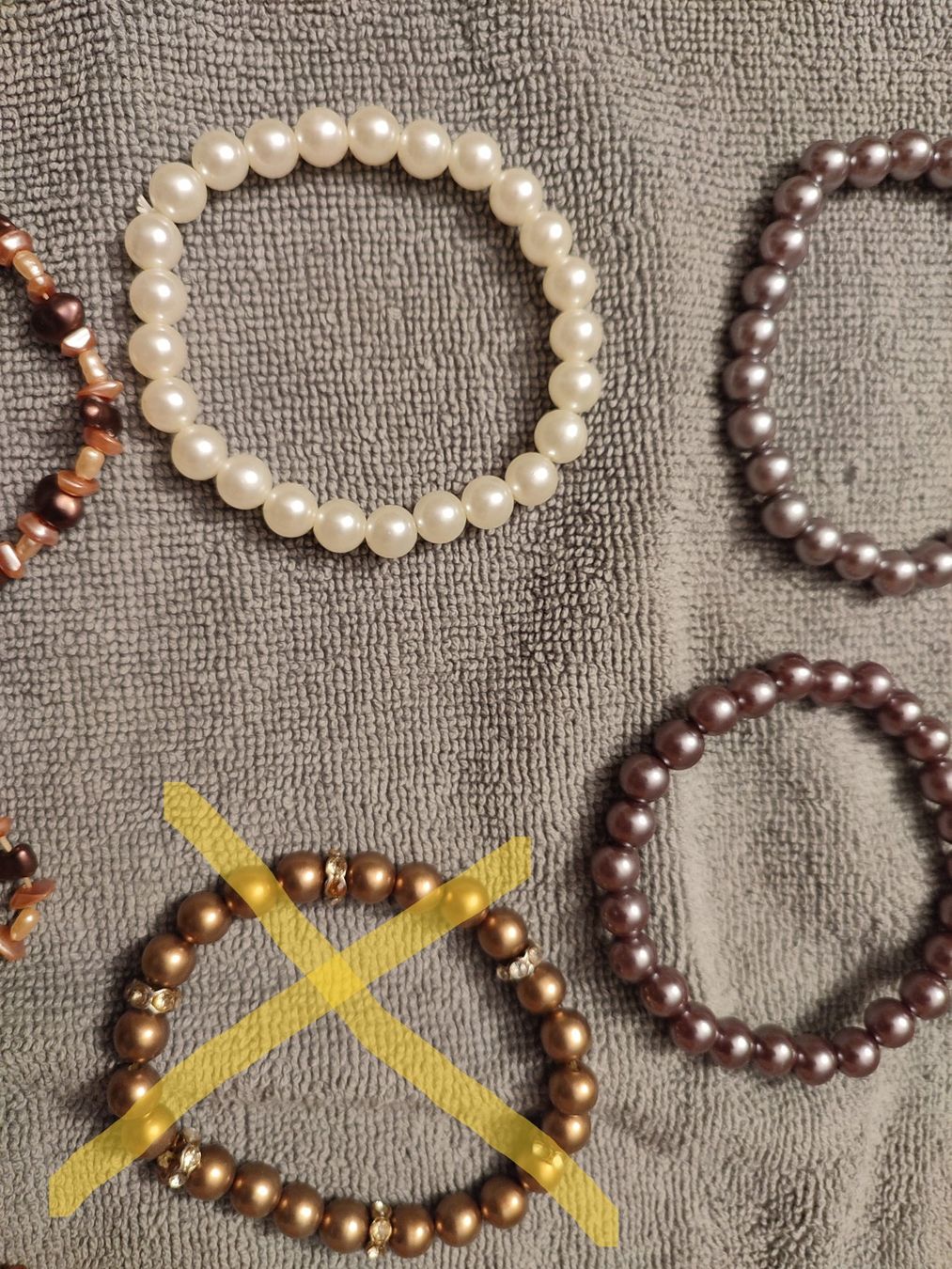 Bracciali & Braccialetti: 5 Perlenarmbänder und 1 Set à 3 Süsswasserperlenarmbänder – Usato da Winterthur venduto da Priscatg 1