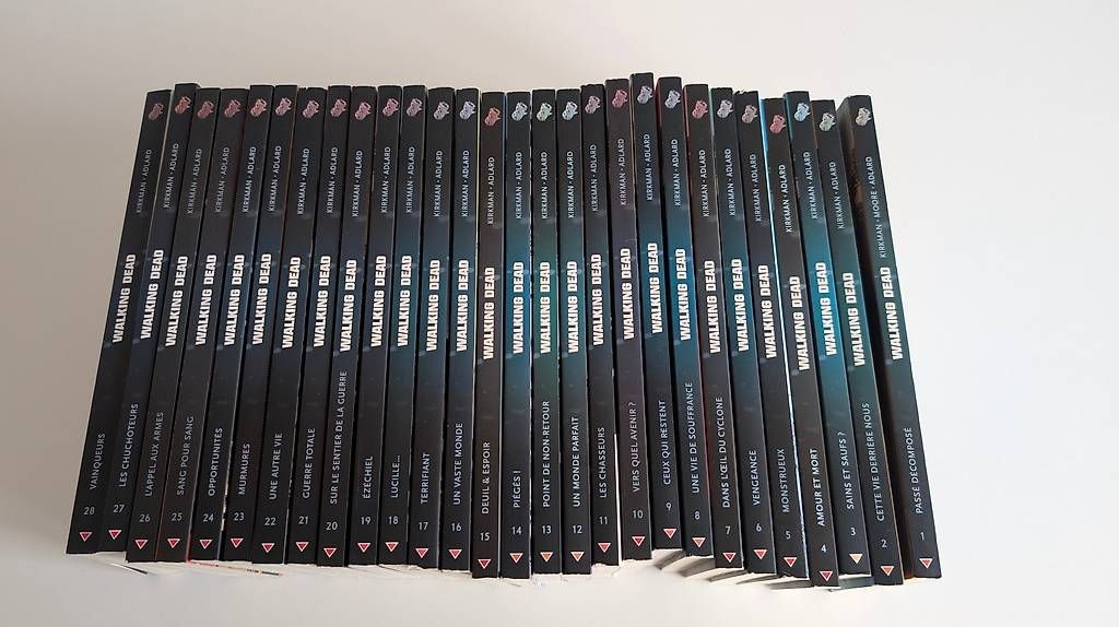 BD: Comic Walking Dead Tomes 1à 28 – D'occasion à Ponthaux par Kresum