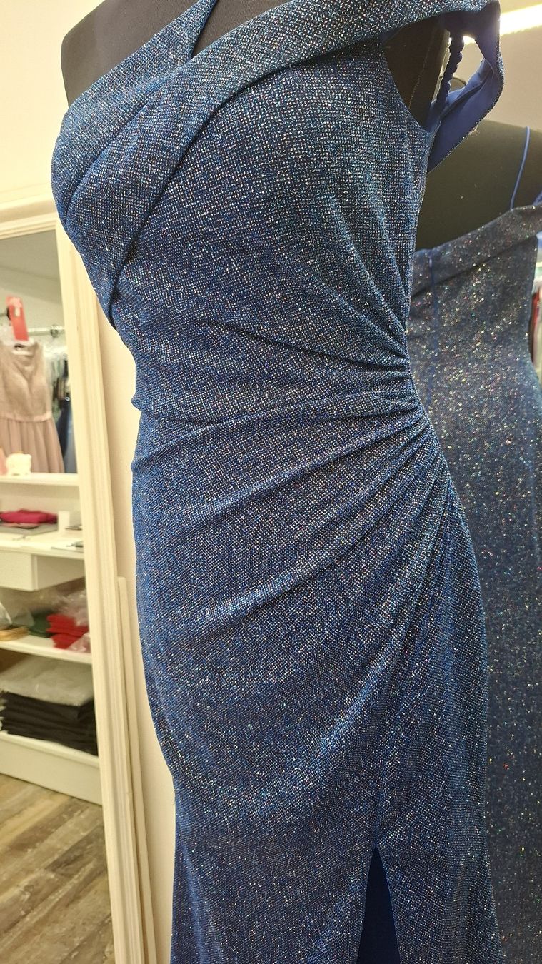 Kleider: Abendkleid Blau Glitzer  – Neu (gemäss Beschreibung) aus Uster von VMT. 1