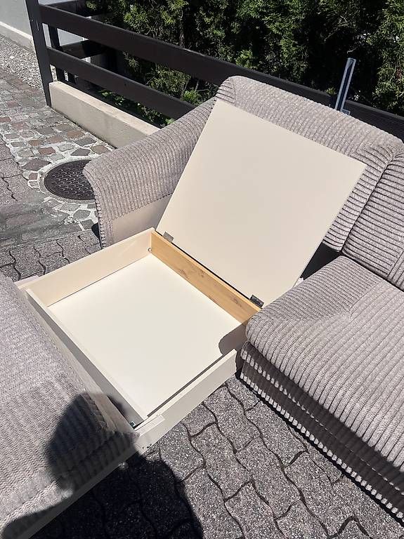 Divani: Schönes, massives Bettsofa – Usato da Pfäffikon ZH venduto da Sandra07000 1