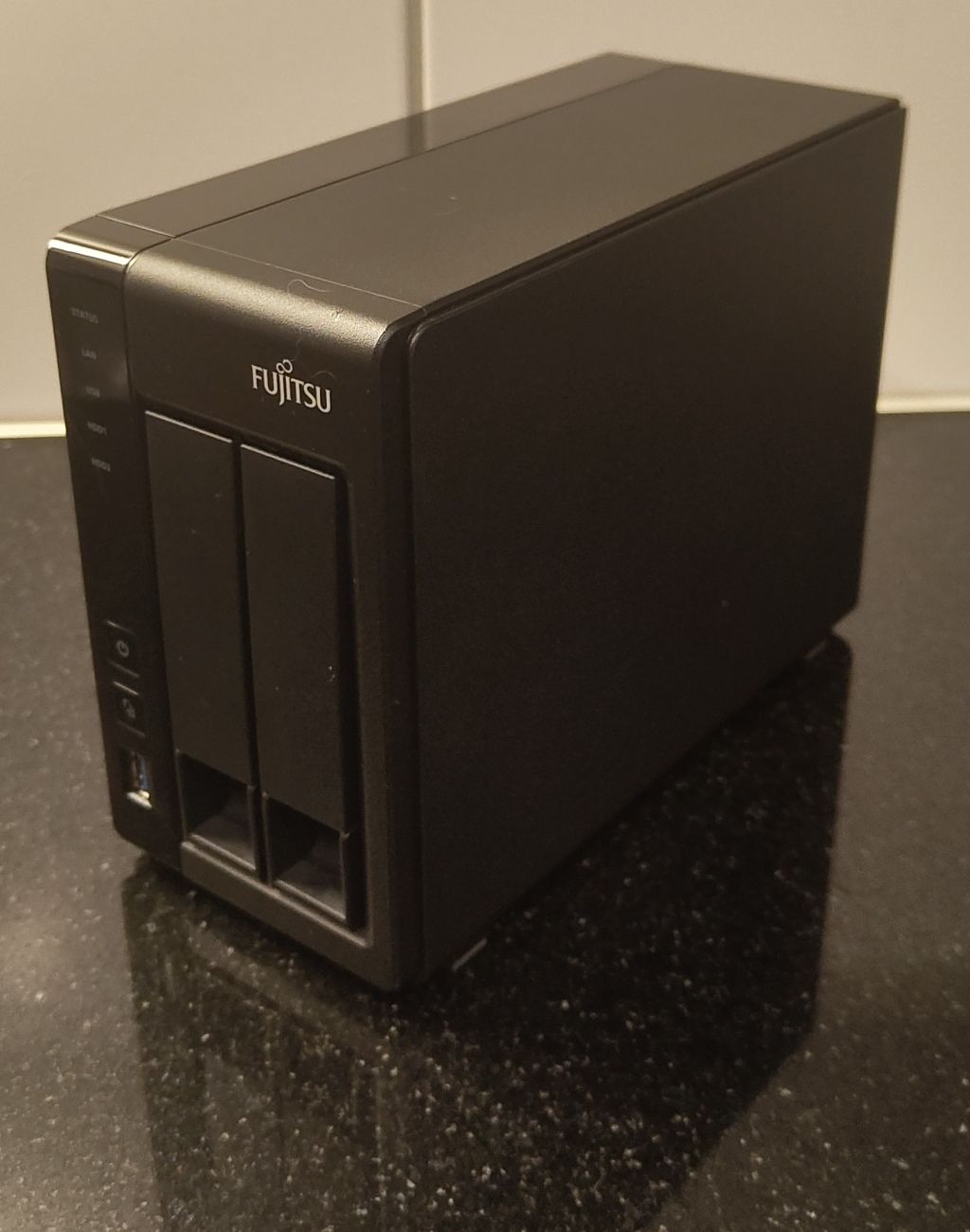 Server: Fujitsu NAS Server – Usato da Beringen venduto da sharue