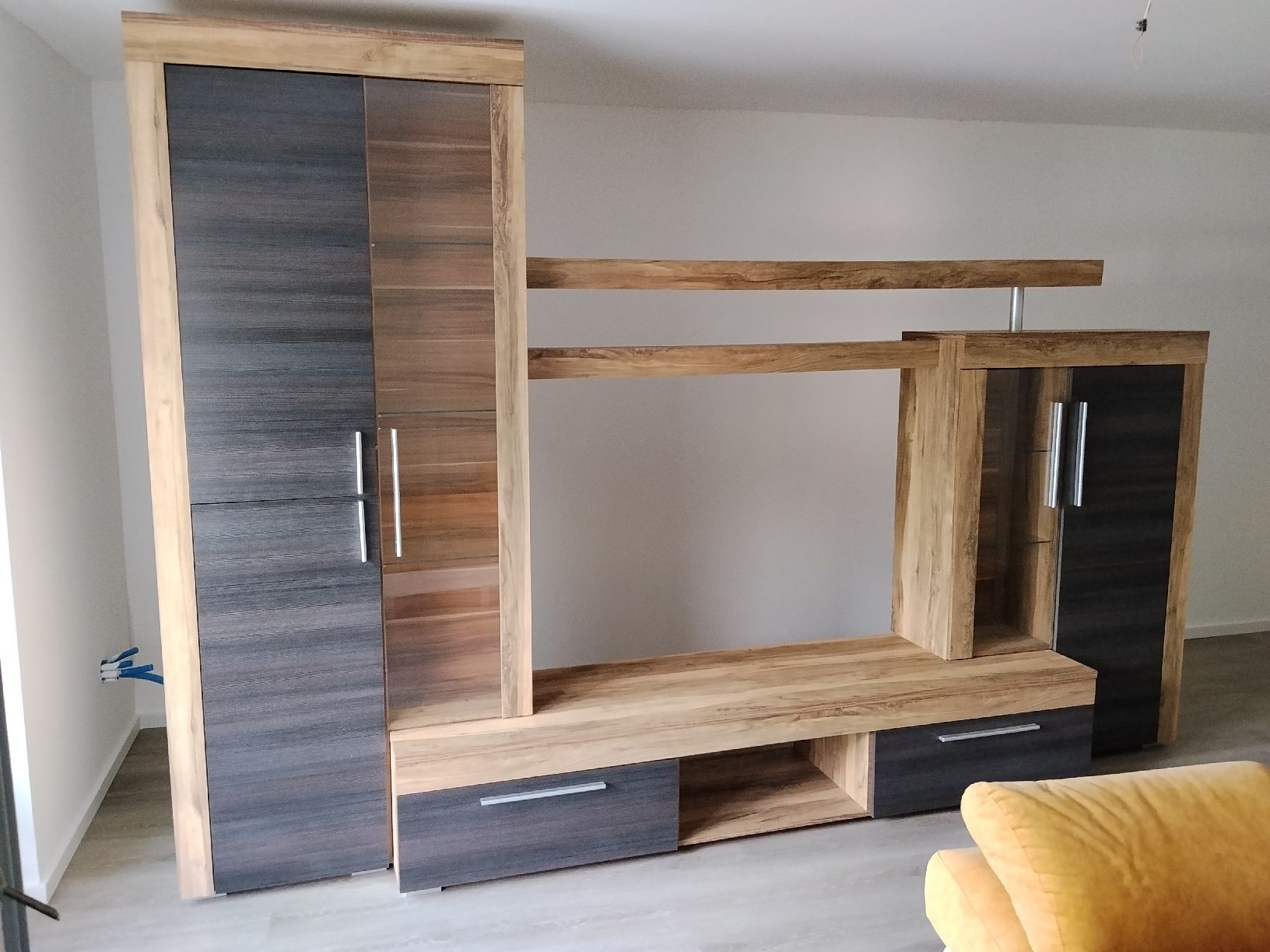 TV Möbel: bellissimo mobile moderno – Gebraucht aus Olivone von ris_9h5b