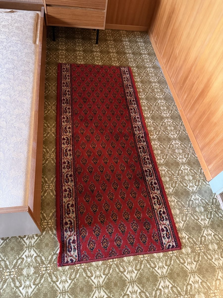Tappeti: Roter Läufer-Teppich mit orientalischem Muster – Usato da Grünen venduto da Padoxen