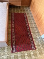 Roter Läufer-Teppich mit orientalischem Muster