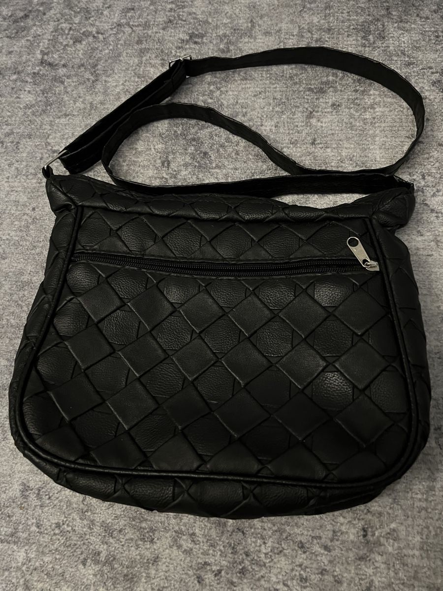 Borse da donna: Schwarze Schultertasche Kunstleder geräumig – Usato da Siebnen venduto da toshi123