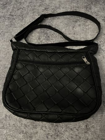 Schwarze Schultertasche Kunstleder geräumig