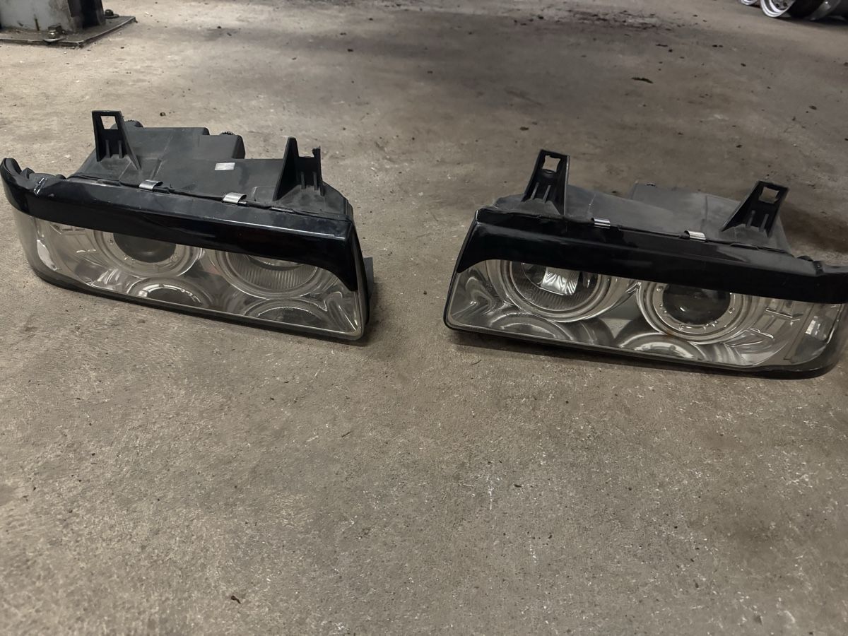 BMW Tutti pezzi di ricambio auto: Angle Eyes BMW E36 – Usato da Neuhausen am Rheinfall venduto da masorus