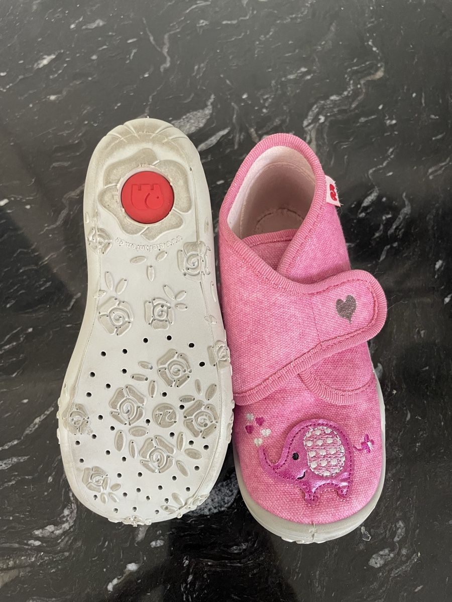 Elefanten Schuhe für Mädchen: Hausschuhe Pink Elefanten Grösse 24 – Gebraucht aus Winterthur von Ala_Minor 1