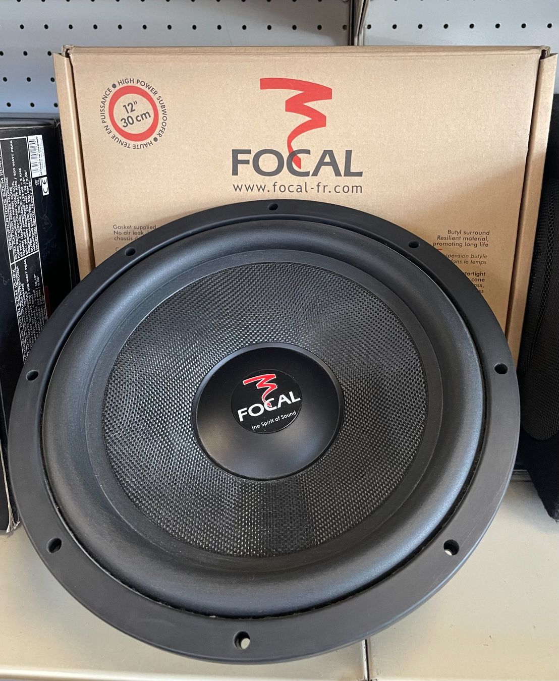 Focal Lautsprecher: Bass Focal Access 30cm – Neu und originalverpackt aus Erde von EmilieDess