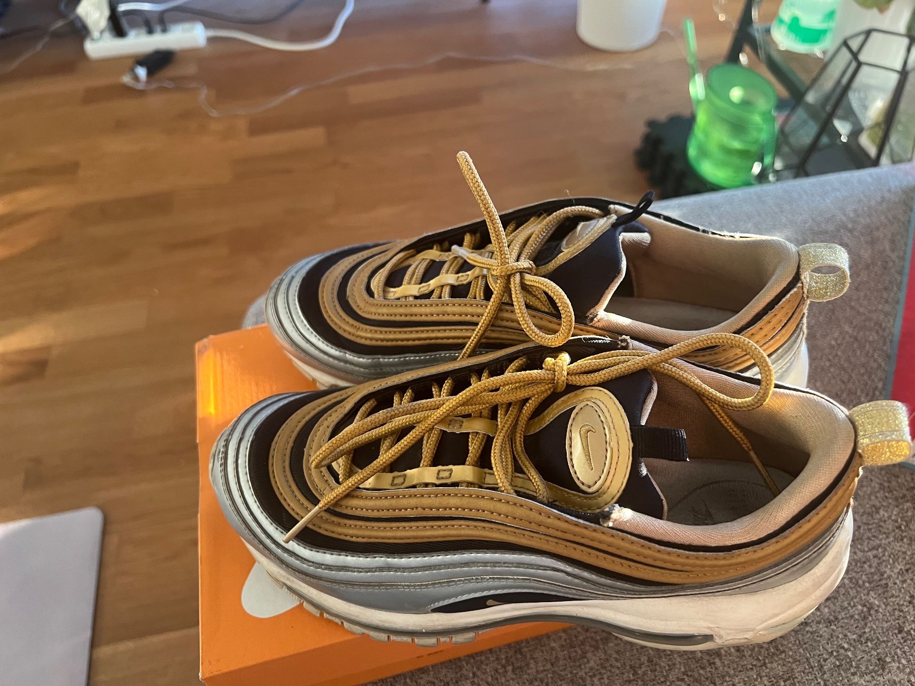 Nike Scarpe da donna: Nike Air Max,  Grösse 38.5,Gold/Silber – Usato da Uznach venduto da Ya_x7x6 1