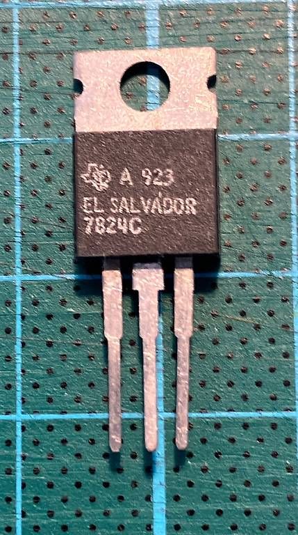Componenti elettronici: 7824 linearer Spannungsregler – Usato da Schaffhausen venduto da MCaj