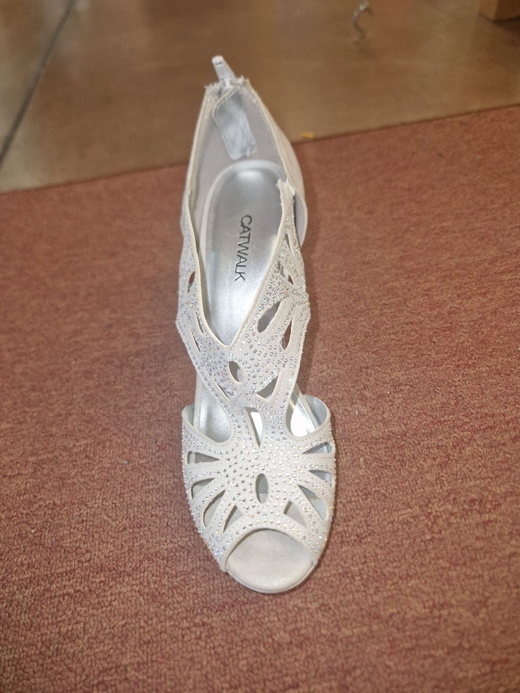 Scarpe da donna: Damenschuh grau Grösse 38 Katwalk mit Steinchen – Usato da Neuhausen venduto da Nicolino92